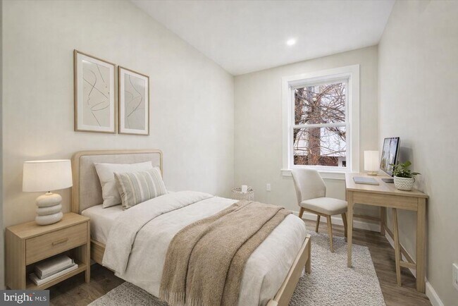 Building Photo - 547 S Yewdall St