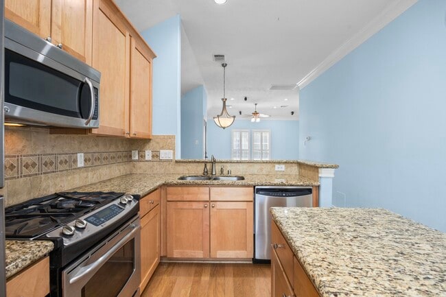 Building Photo - 3429 Clearview Cir