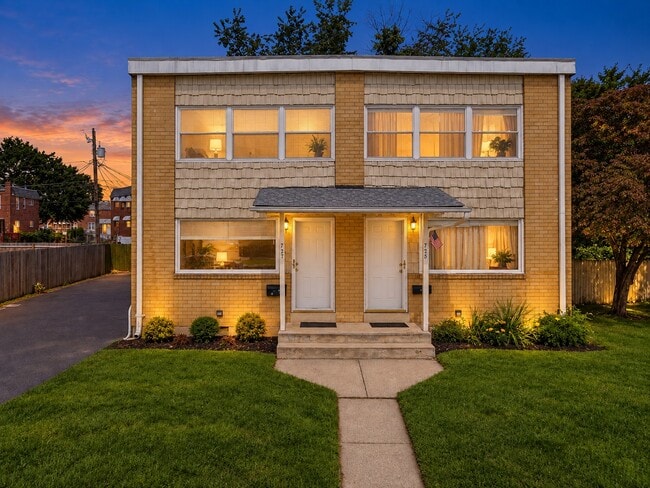 Building Photo - 727 W Emaus Ave