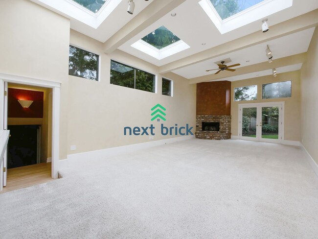 Building Photo - 5 Bed and 3.5 Bath Windermere Single-famil...