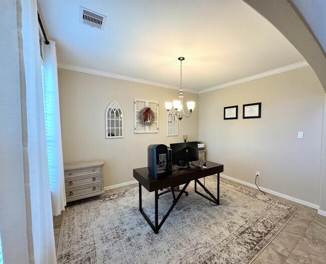 Building Photo - 718 S Chamfer Way