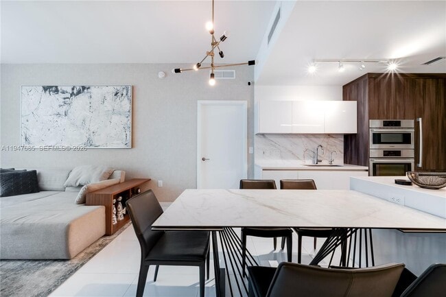 Building Photo - 851 NE 1st Ave