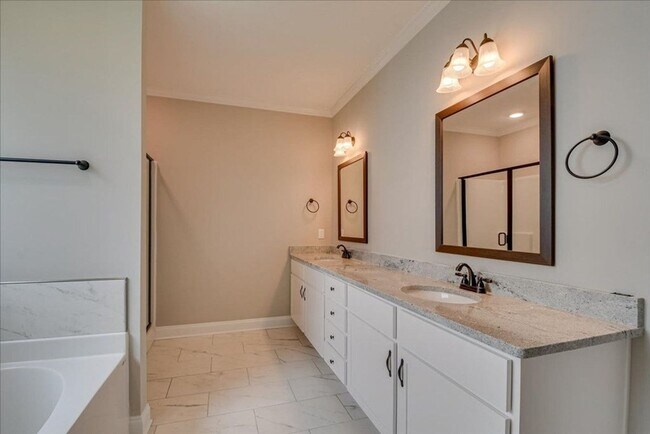 Building Photo - 118 Myrtle Grv Trl