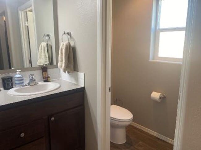 Building Photo - Introducing a charming rental home in East...