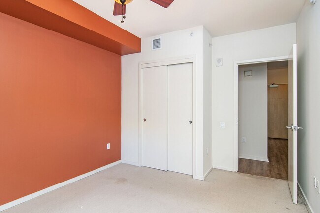 Building Photo - Modern Downtown 1 Bedroom with balcony at ...