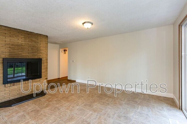 Building Photo - 9370 SW Killarney Ln