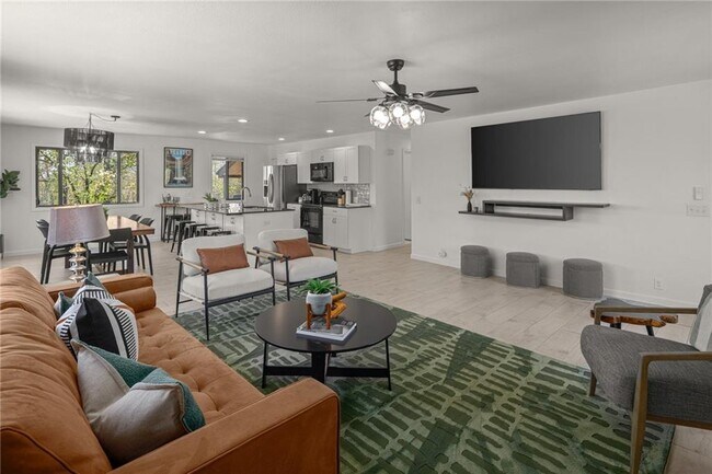 Primary Photo - 2 Southport Ln