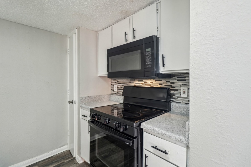 Building Photo - Agave Villas