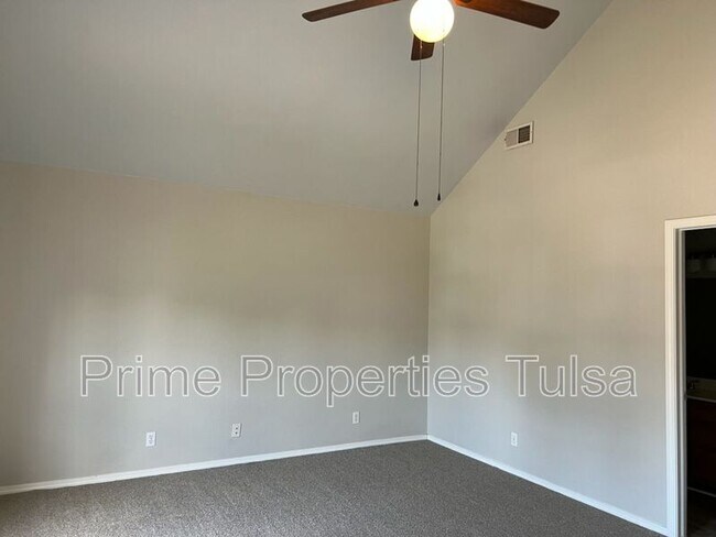 Building Photo - 1120 W Florence Ct
