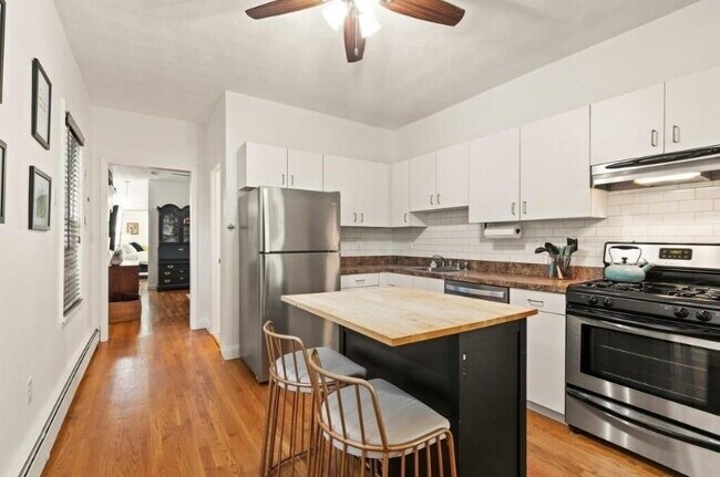 Building Photo - 171 Brooks St