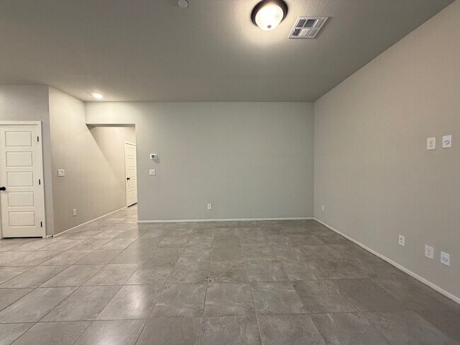 Building Photo - GATED 4 BED 2.5 BATH 2 CAR GARAGE SINGLE FAMILY HOME w/ LOFT, BEDROOM DOWNSTAIRS, NEXT TO COMMUNI...