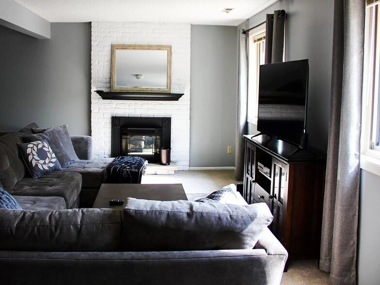 Building Photo - 9720 Cimarron Cir