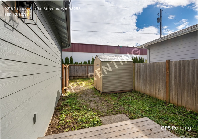 Building Photo - Stylish 3-Bedroom Home in Prime Lake Steve...