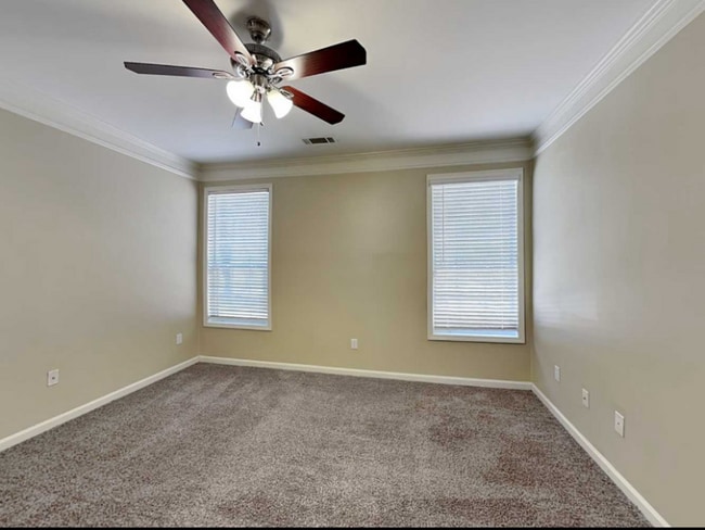 Building Photo - 2182 Moorewood Ln S E