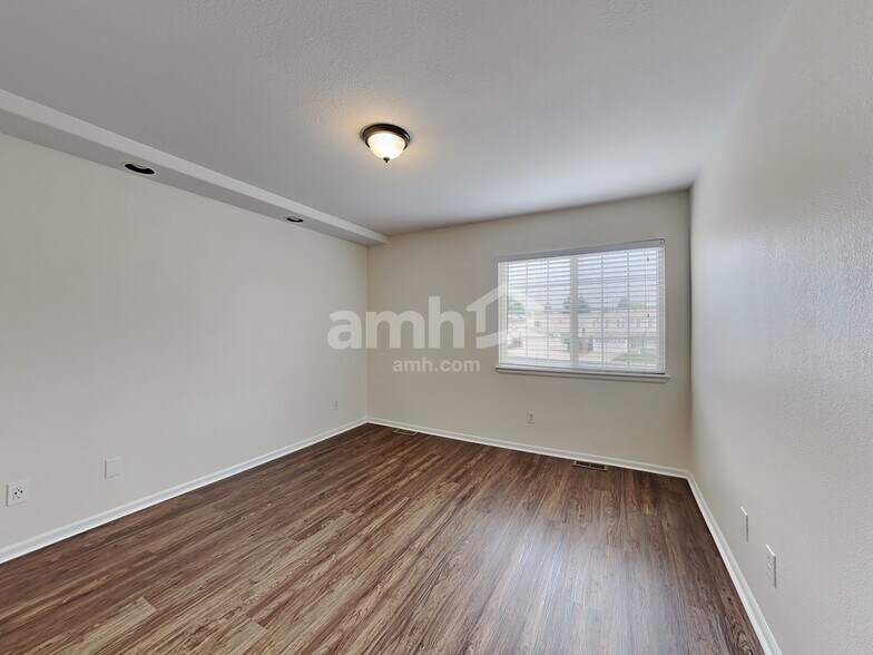 Building Photo - 4555 N Gibraltar St