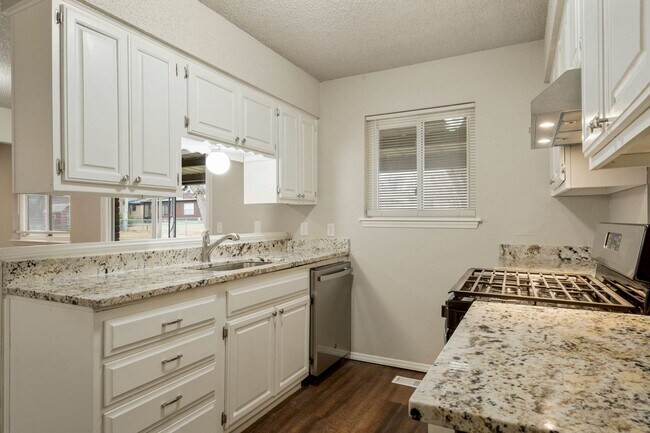 Building Photo - Updated 3 Bed 2 bath with 2 car garage!