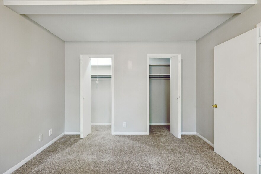 Building Photo - 550 Harding Plz