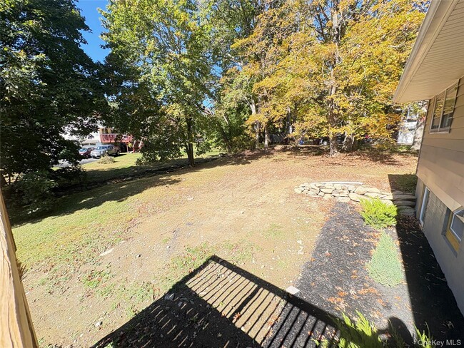 Building Photo - 27 Floral Dr