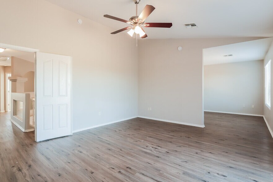 Building Photo - 355 E Camino Del Abeto