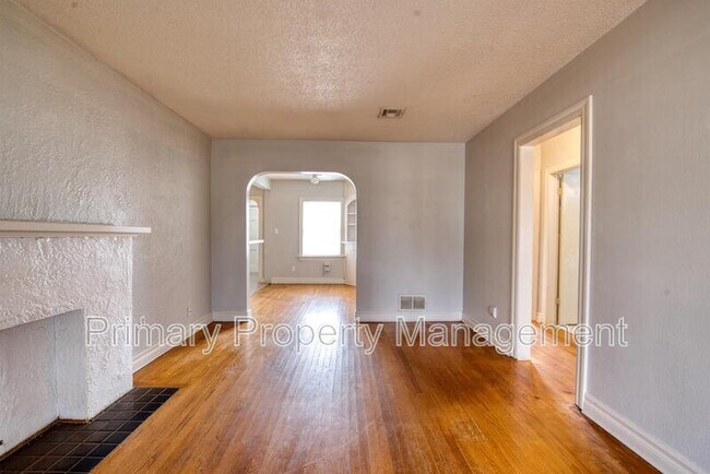 Building Photo - 1132 N St Clair Ave