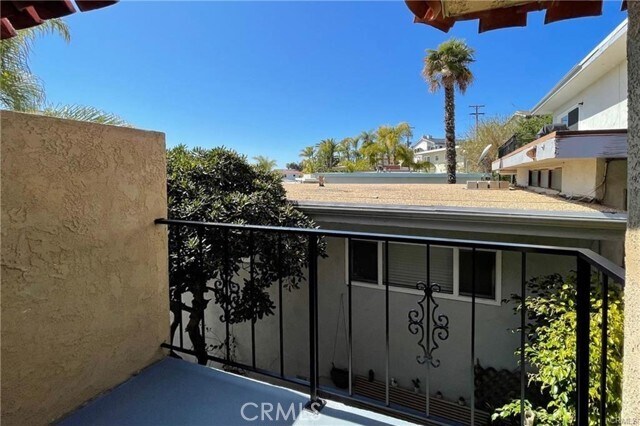 Building Photo - 236 W Escalones