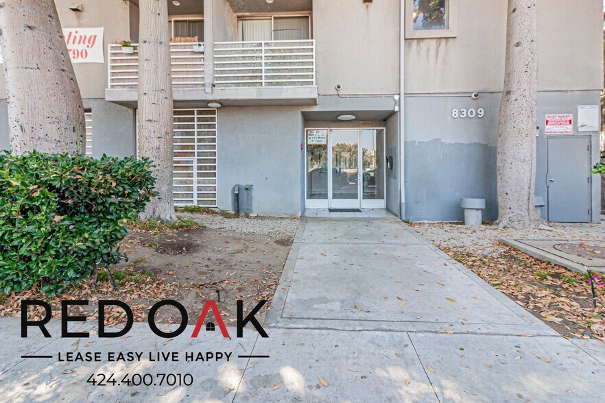 Building Photo - 8309 Cedros Ave