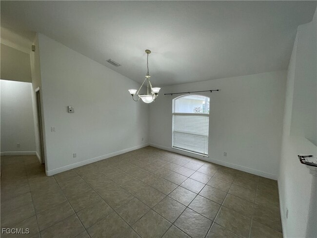 Building Photo - 609 SW 43rd Ln