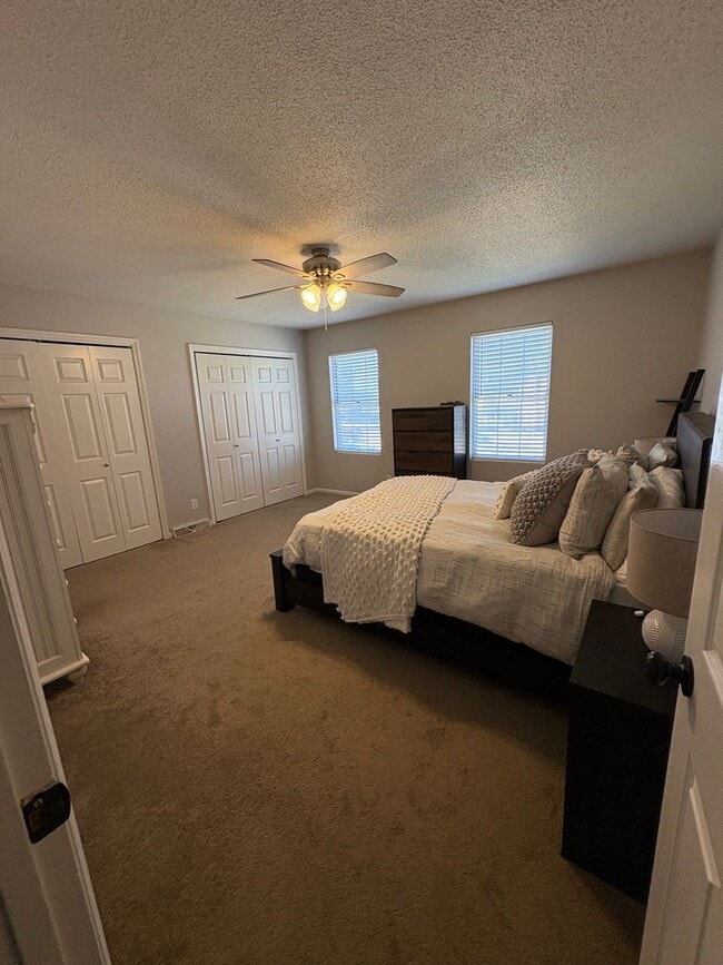 Building Photo - Lovely 2 bedroom 1.5 Bath