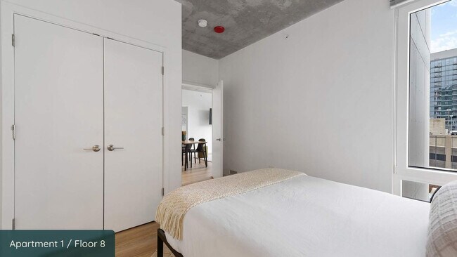 Building Photo - 853 W Blackhawk St