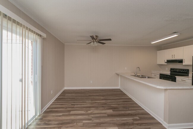 Building Photo - $950 - Updated 2 Bed/1 Bath Duplex With Stainless Steel Appliances!