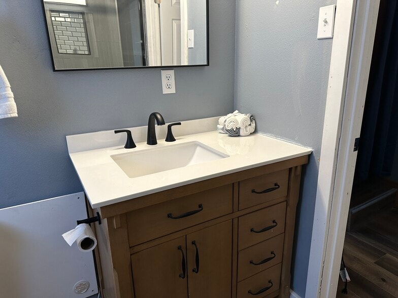 Building Photo - 1949 Daggs Loop