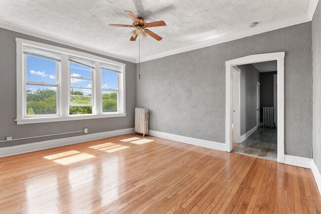 Building Photo - 340 S Homan Ave