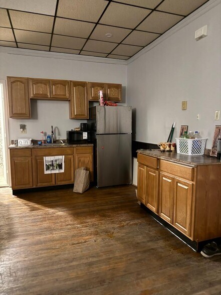 Primary Photo - 101 E Main St