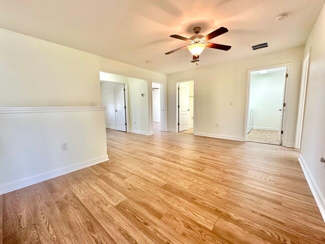 Building Photo - Upscale and modern 5bedroom/2.5bath home i...