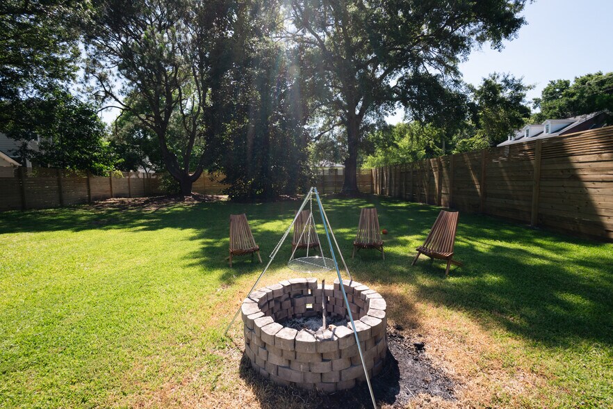 Building Photo - 1585 Secessionville Rd