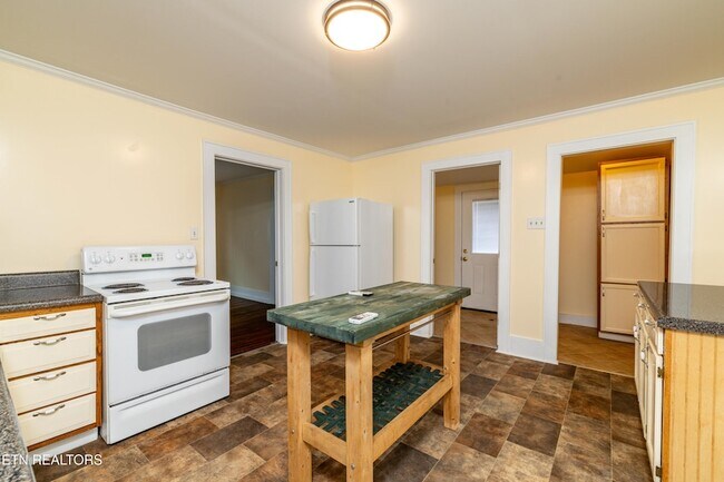 Building Photo - 1443 N 4th Ave