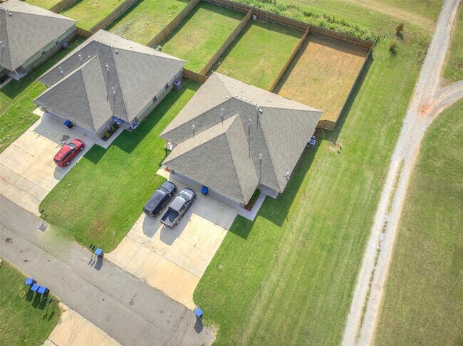 Building Photo - 609 N 5th St