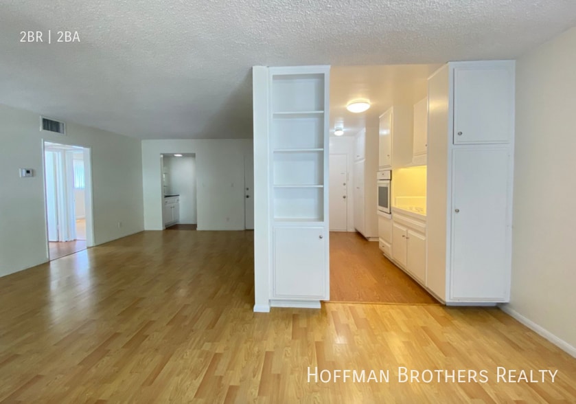 Building Photo - 319 S Clark Dr