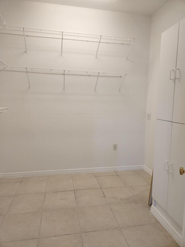 Building Photo - 17885 Fieldbrook Cir E