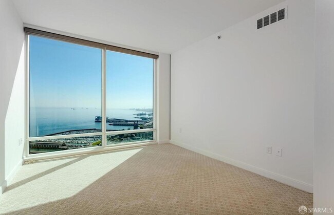 Building Photo - 425 1st St