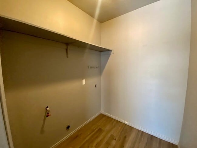 Building Photo - DARLING PROPERTY FOR RENT IN LAVERKIN!