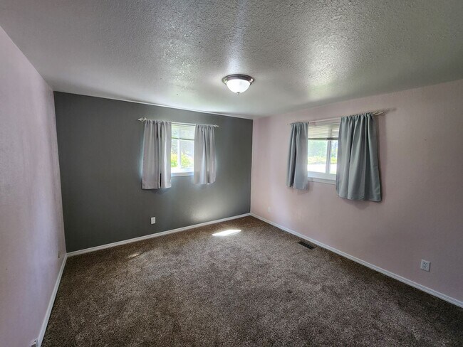 Building Photo - Great home S. Boise