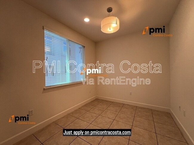 Building Photo - 5217 S Esprit Loop