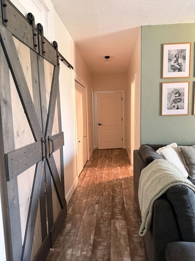 Building Photo - 304 Palomino Dr