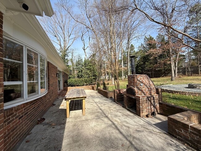 Building Photo - Gorgeous 3BD, 2.5BA North Raleigh Home on a Large Lot with a 2-Car Detached Garage in a Prime Loc...