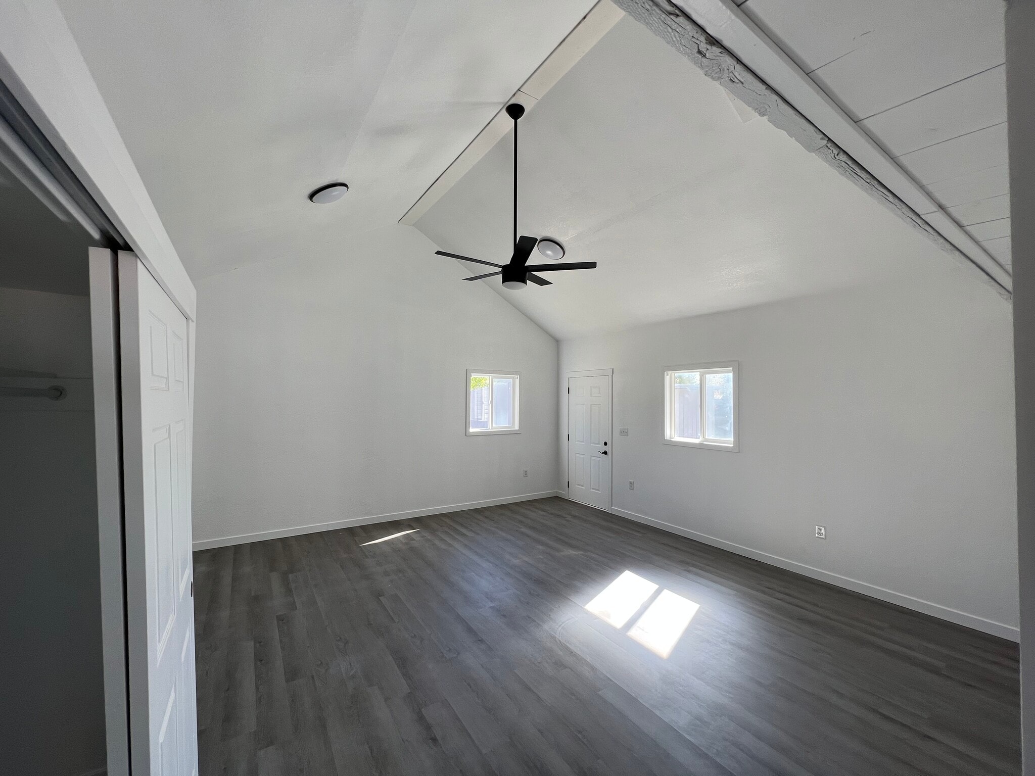 Building Photo - 614 N 550 E