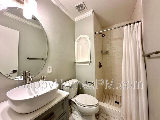 Building Photo - 1208 Village Creek Ln