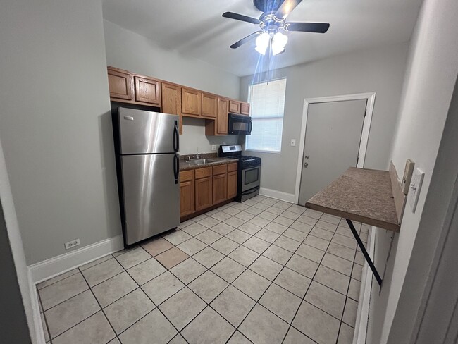 Building Photo - 364 E 59th St
