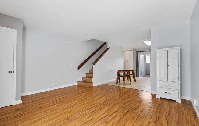 Building Photo - Beautifully Maintained Rental Unit Available