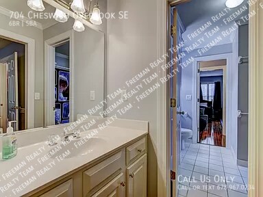 Building Photo - 704 Cheswich Overlook SE